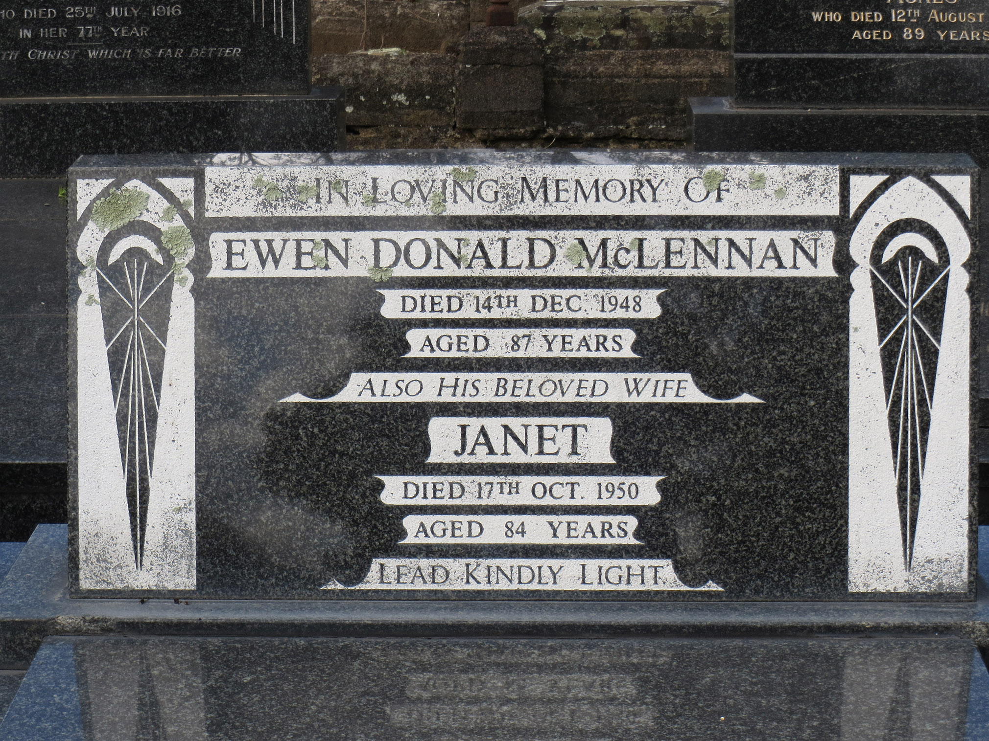 Photo of headstones/Ewen Donald McLennan d 1948 hdstn Parakura_detail